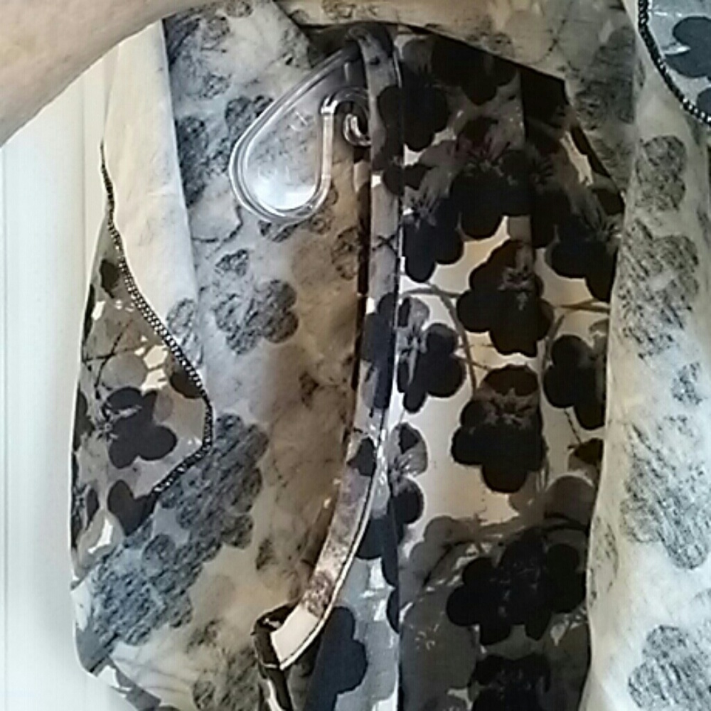 shadow spots capelet - Picture 4 of 8
